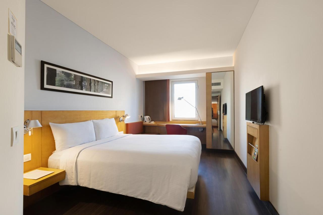 Ibis Gurgaon Golf Course Road - An Accor Brand Hotell Exteriör bild