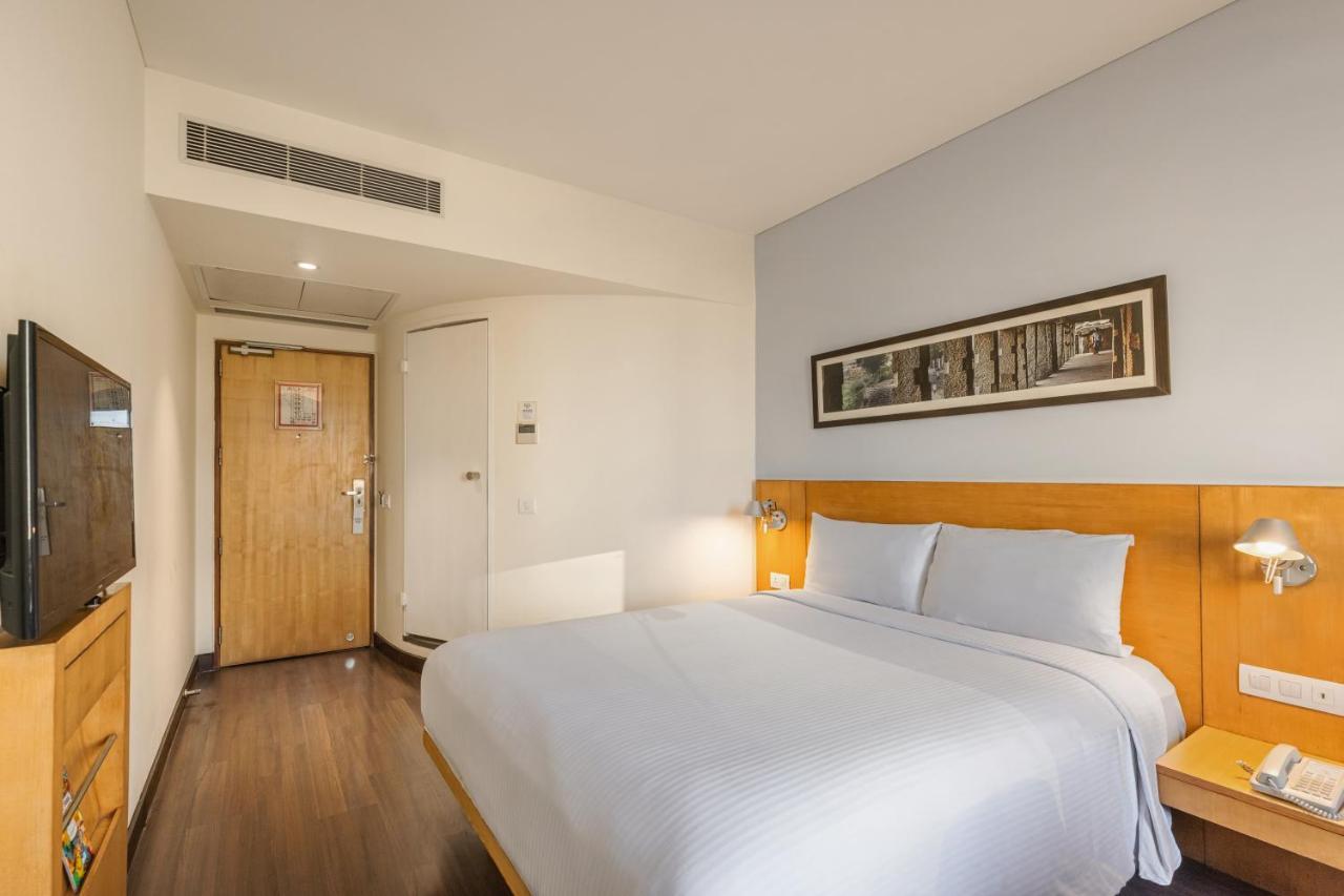 Ibis Gurgaon Golf Course Road - An Accor Brand Hotell Exteriör bild
