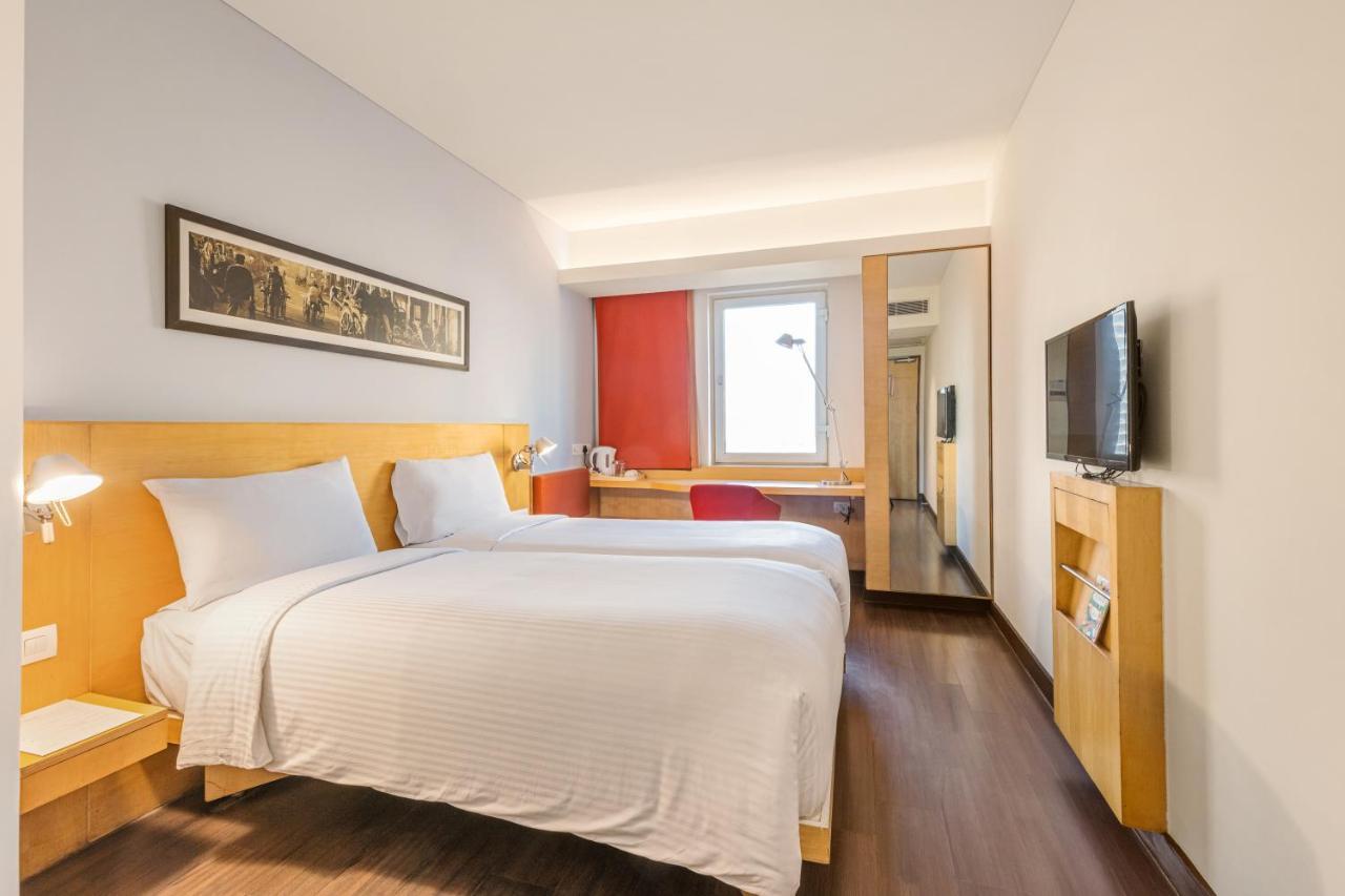 Ibis Gurgaon Golf Course Road - An Accor Brand Hotell Exteriör bild