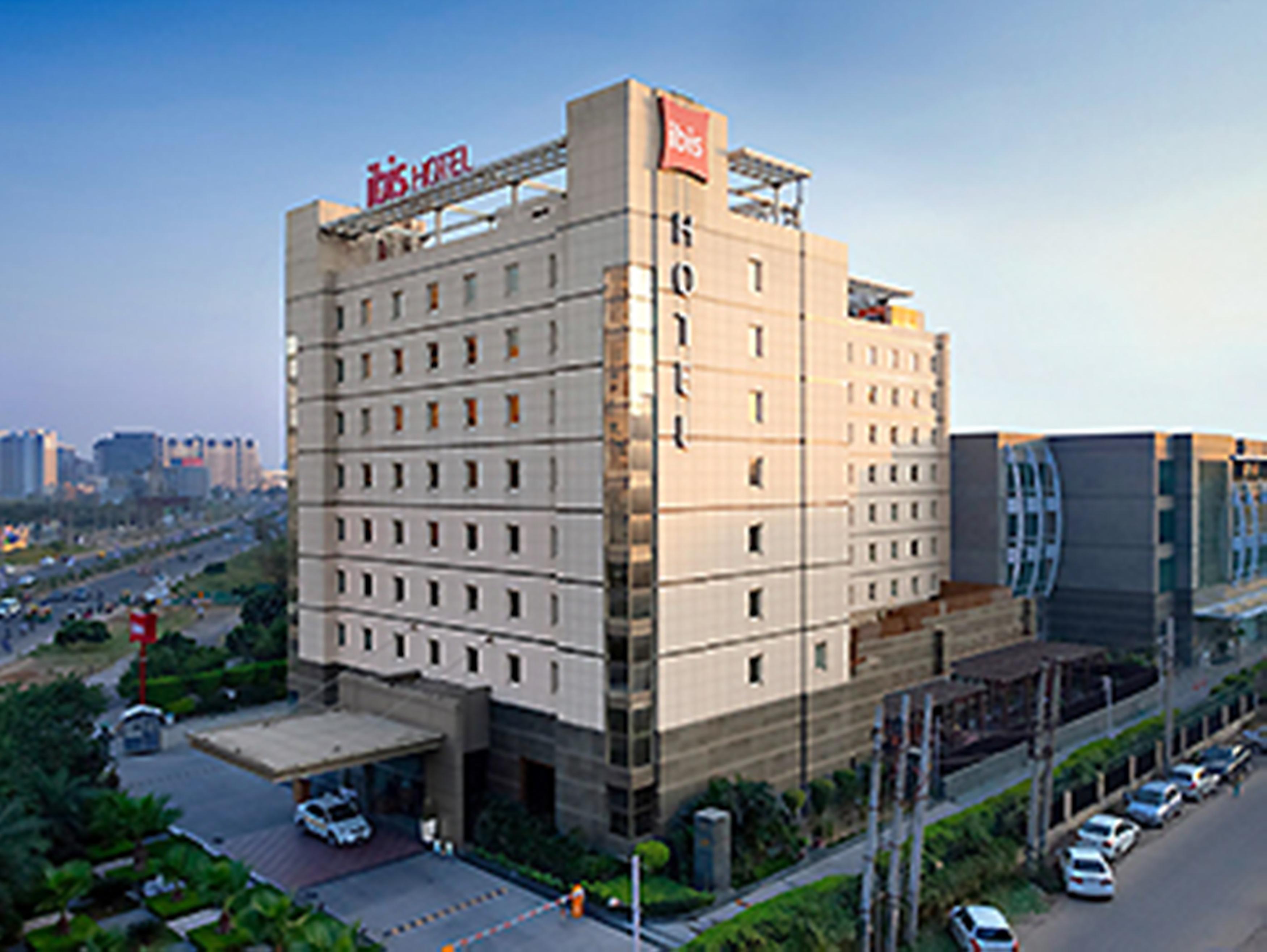 Ibis Gurgaon Golf Course Road - An Accor Brand Hotell Exteriör bild