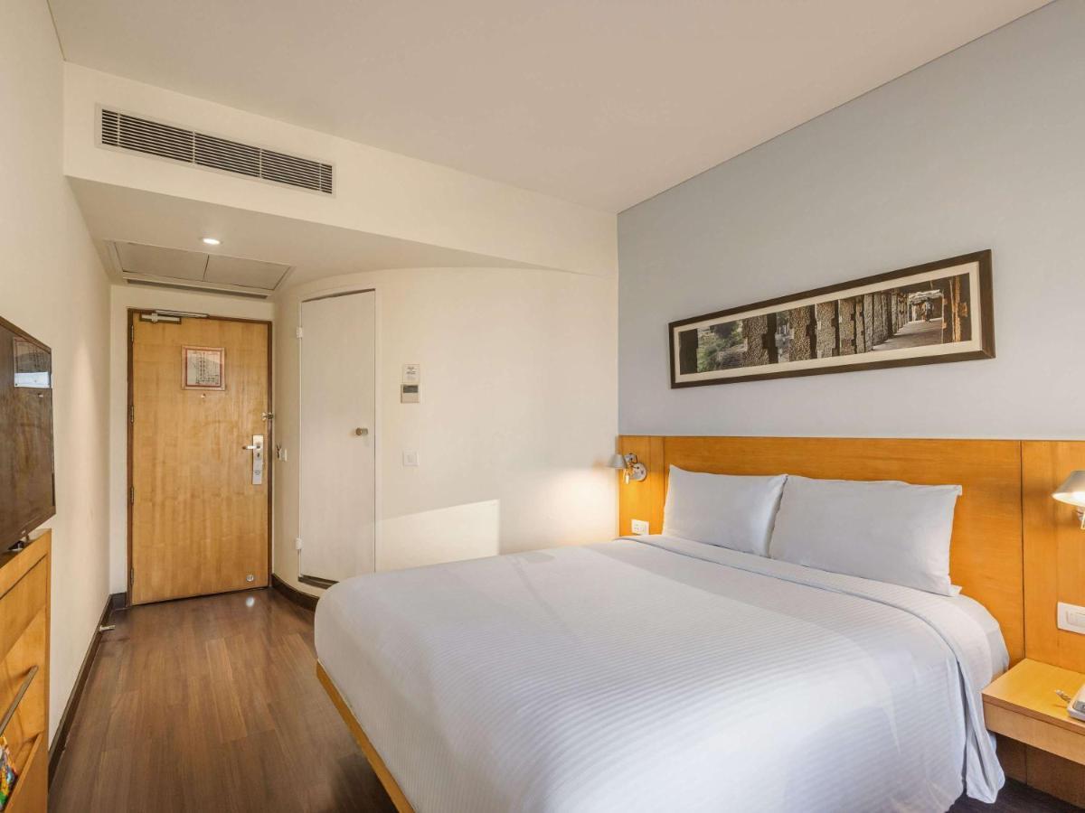 Ibis Gurgaon Golf Course Road - An Accor Brand Hotell Exteriör bild